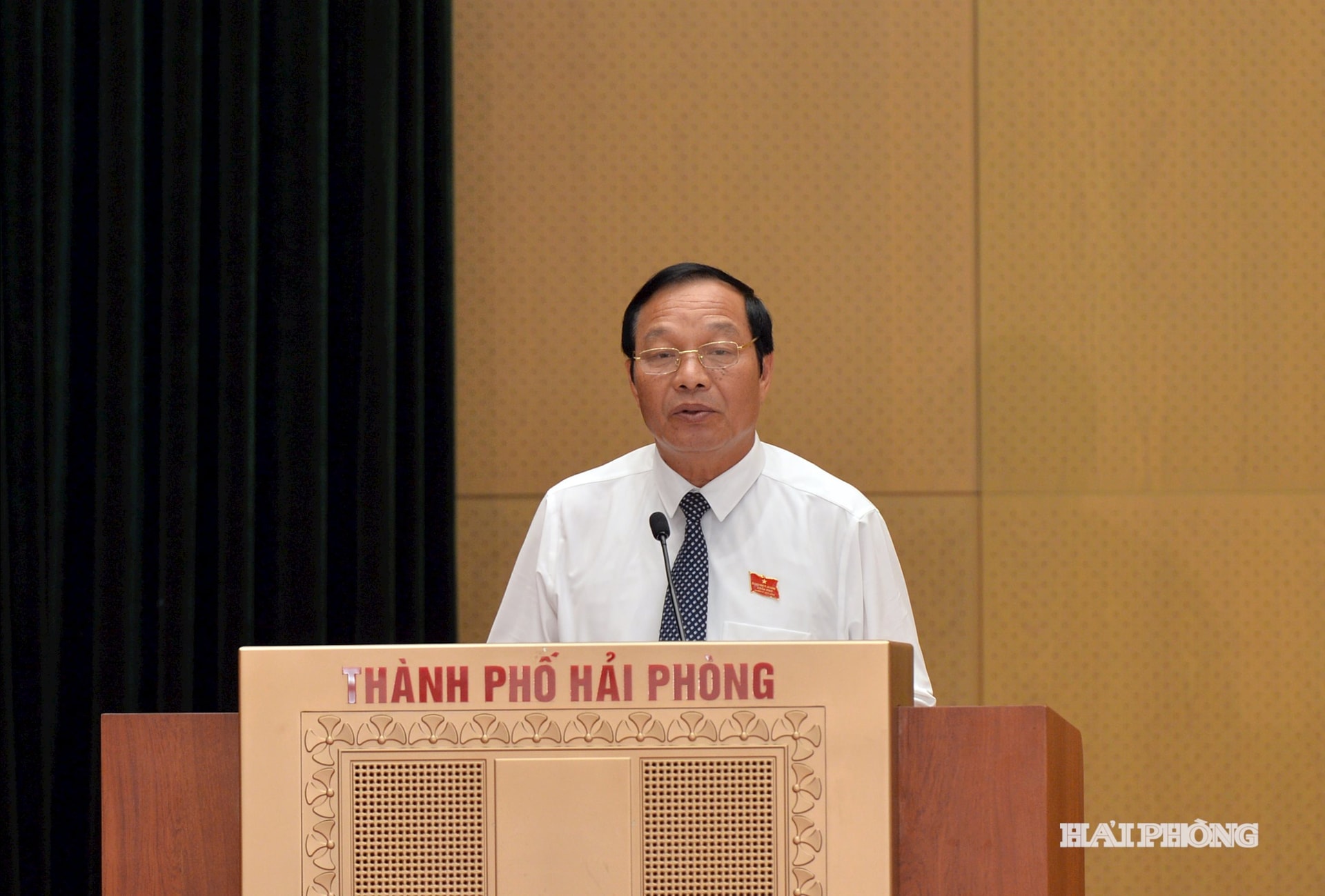 Đồng chí Lê Văn Hiệu, Phó bí thư Thành ủy, Chủ tịch Hội đồng nhân dân thành phố phát biểu bế mạc kỳ họp.