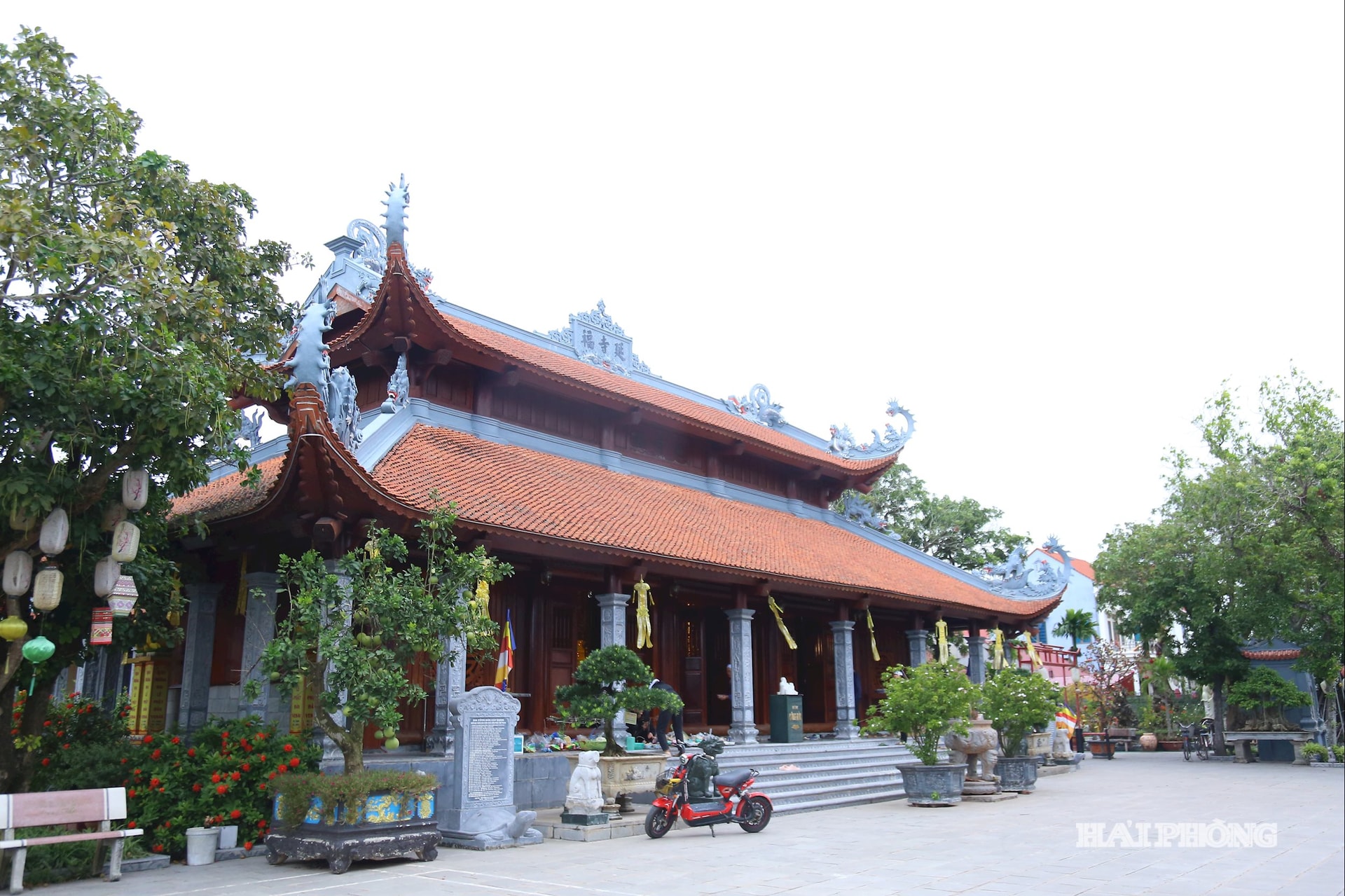 Năm 2001, nhân dân đã đóng góp tu tạo chùa Diên Phúc khang trang.