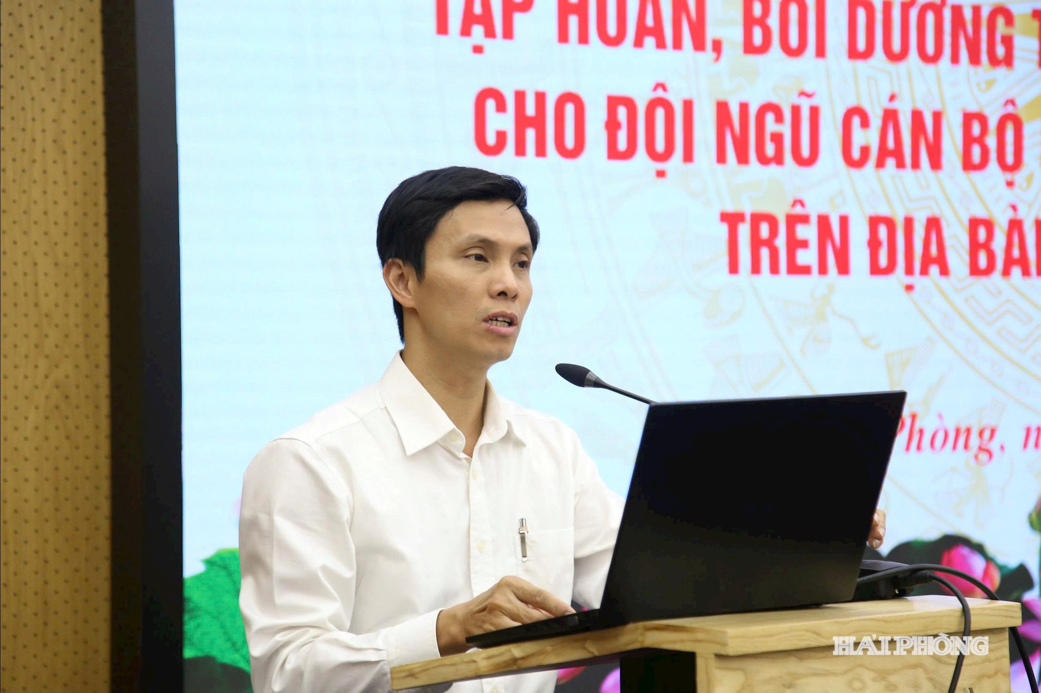 Đồng chí Ngô Thanh Hiển, Phó cục trưởng Cục Thông tin cơ sở và Thông tin đối ngoại (Bộ Văn hóa, Thể thao và Du lịch) truyền đạt các nội dung