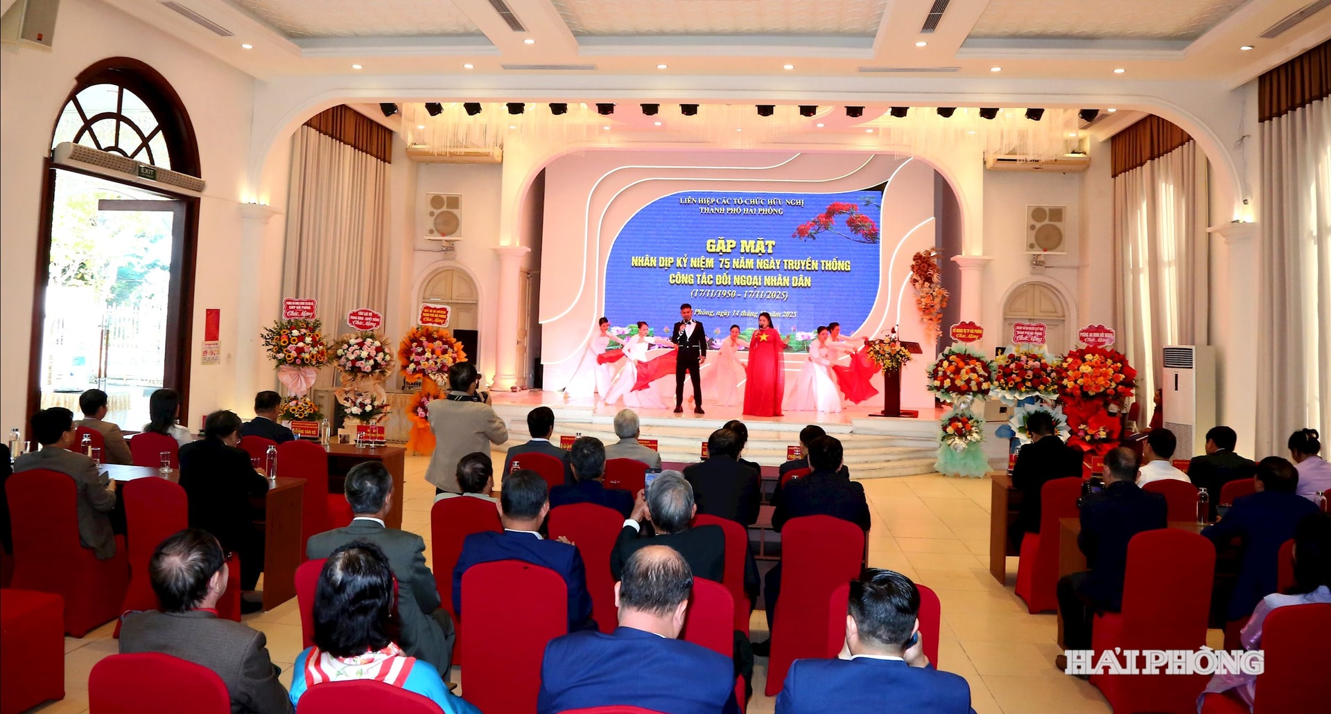 Chương trình gặp mặt Kỷ niệm 75 năm Ngày Công tác đối ngoại nhân dân.