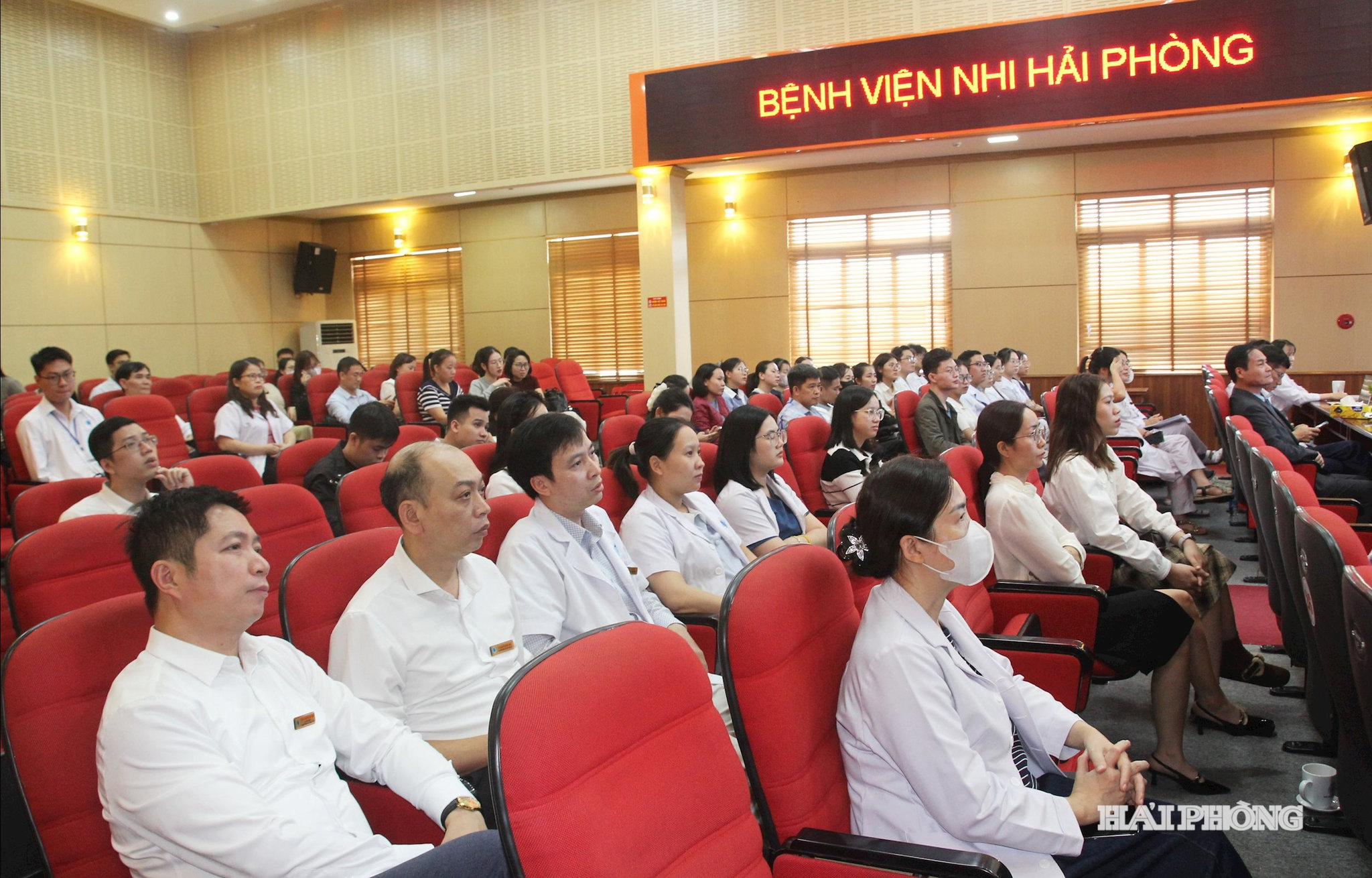 Các đại biểu dự hội nghị