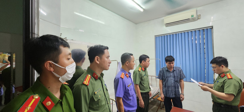 Cơ quan An ninh điều tra CATP. Hà Nội thi hành lệnh bắt, khám xét khẩn cấp nơi làm việc của ông Hà Huy Dũng ngày 17/6/2024. (Ảnh TTXVN phát)