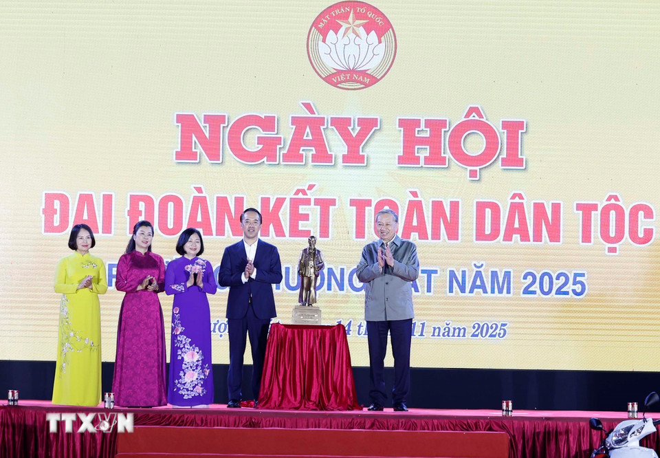 tong-bi-thu-to-lam-du-ngay-hoi-dai-doan-ket-toan-dan-toc-tai-phuong-thuong-cat-ha-noi-8408711-13.jpg