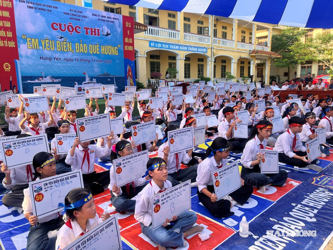 Các em học sinh tham gia Cuộc thi