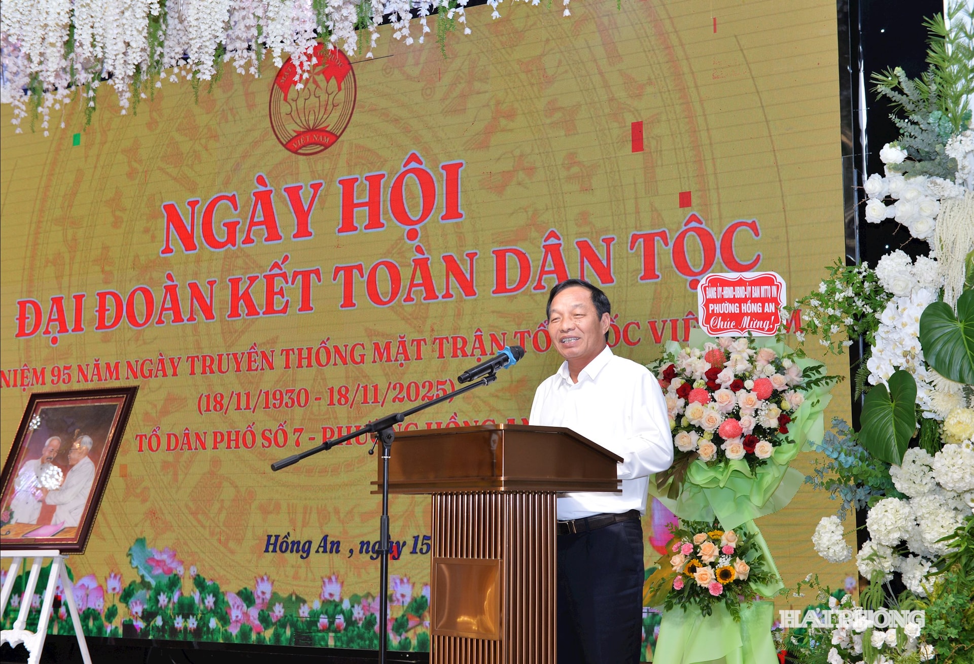 Đồng chí Lê Văn Hiệu, Phó bí thư Thành ủy, Chủ tịch Hội đồng nhân dân thành phố phát biểu chúc mừng nhân dân Tổ dân phố số 7 phường Hồng An.