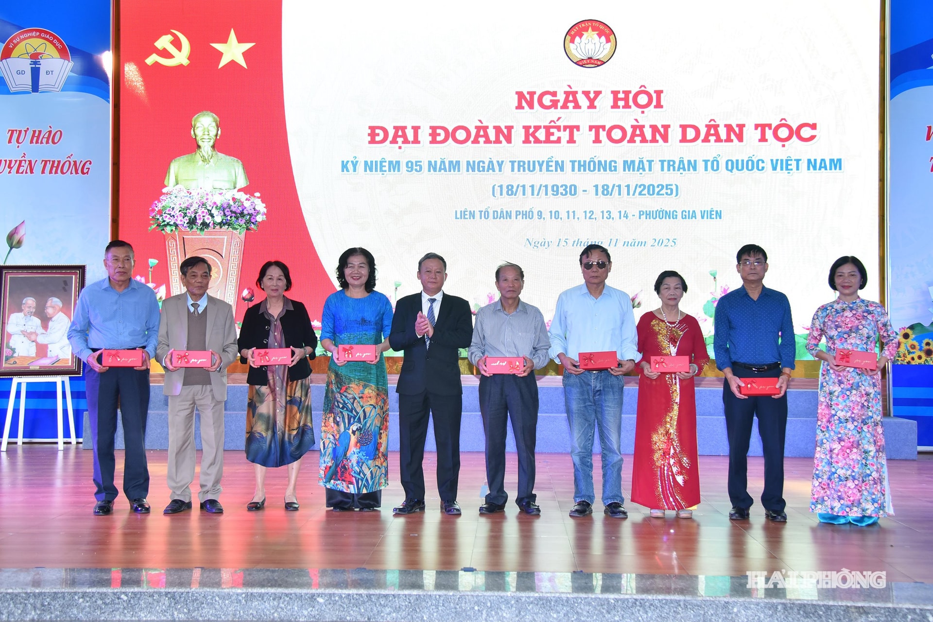 Beröm av exemplariska hushåll i Gia Vien-distriktet.