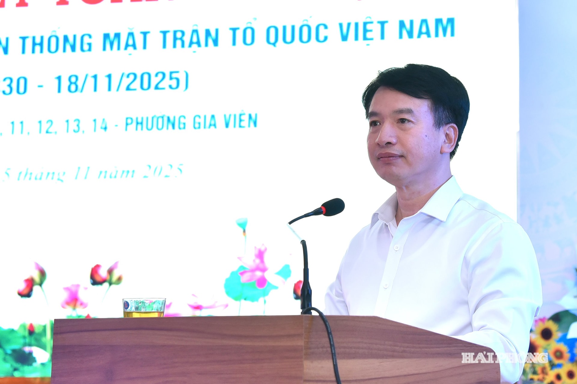 Kamrat Nguyen Duc Tuan, medlem av stadspartikommitténs ständiga kommitté och ständig vice ordförande för stadsvietnams fosterlandsfrontskommitté, talade vid festivalen.