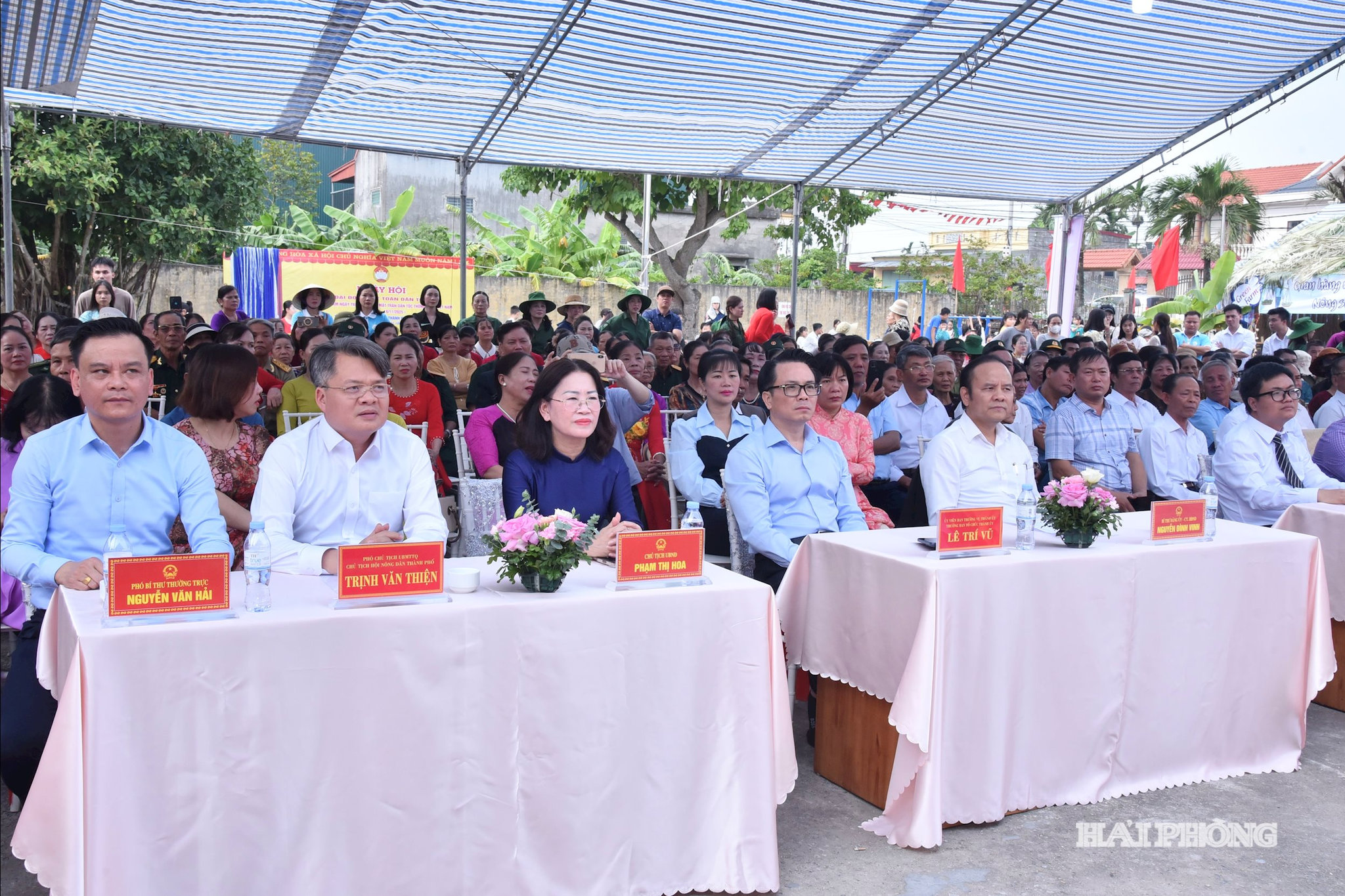 Đại biểu dự Ngày hội Đại đoàn kết toàn dân tại thôn Ly Câu (xã An Khánh).