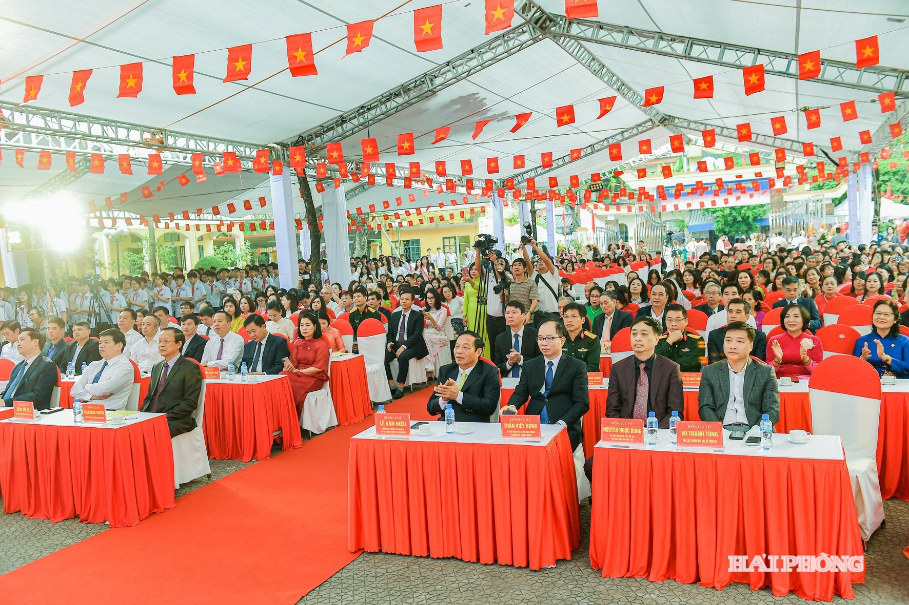 Các đại biểu dự lễ kỷ niệm.