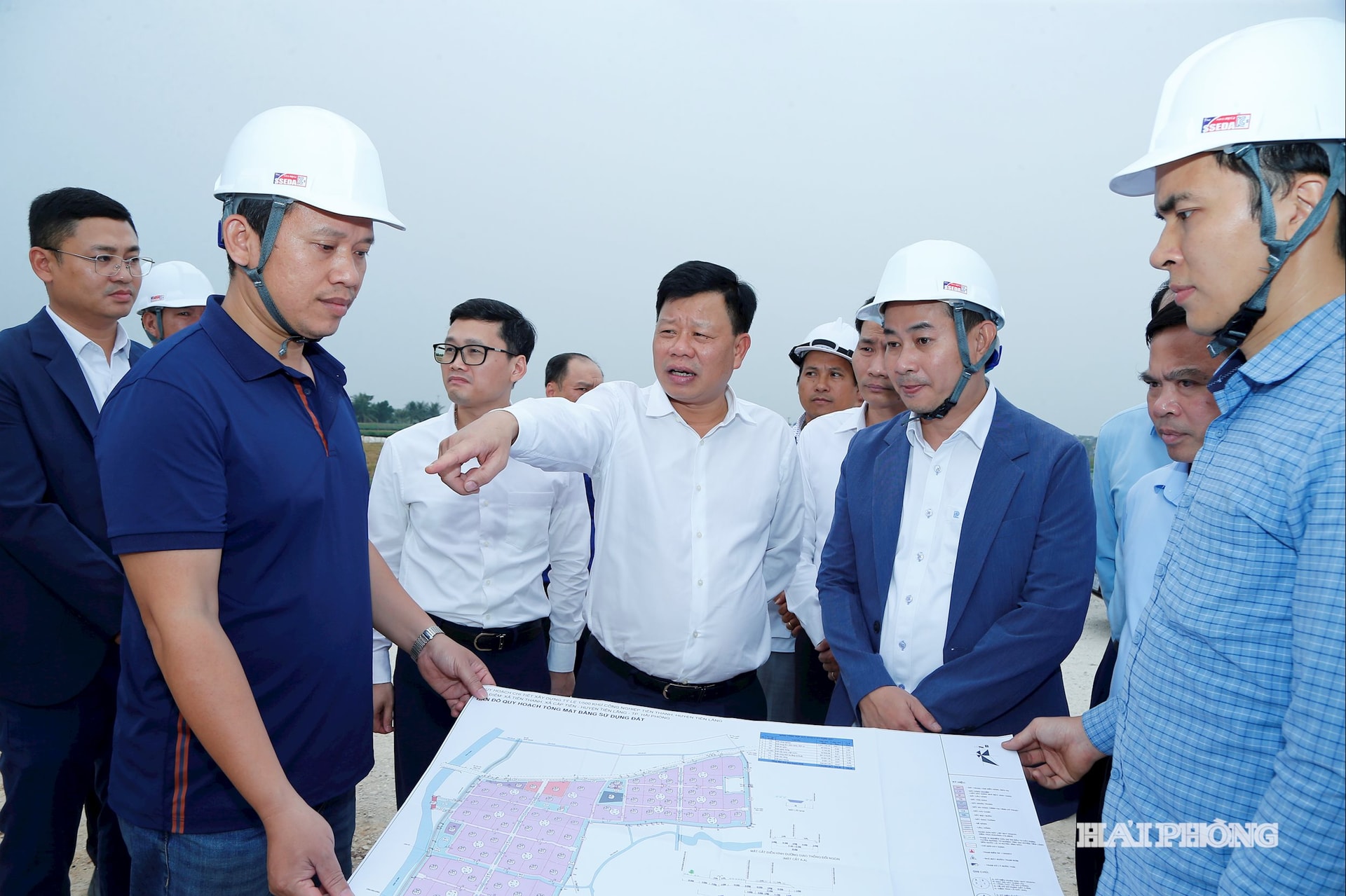 Kamrat Le Trung Kien, medlem av stadspartikommitténs ständiga kommitté, vice ordförande för stadens folkkommitté och ordförande för Hai Phongs ekonomiska zonförvaltningsstyrelse inspekterade röjningen av platsen och investeringarna i byggandet av Tien Thanh industriparksprojekt i kommunerna Tien Lang och Tan Minh.
