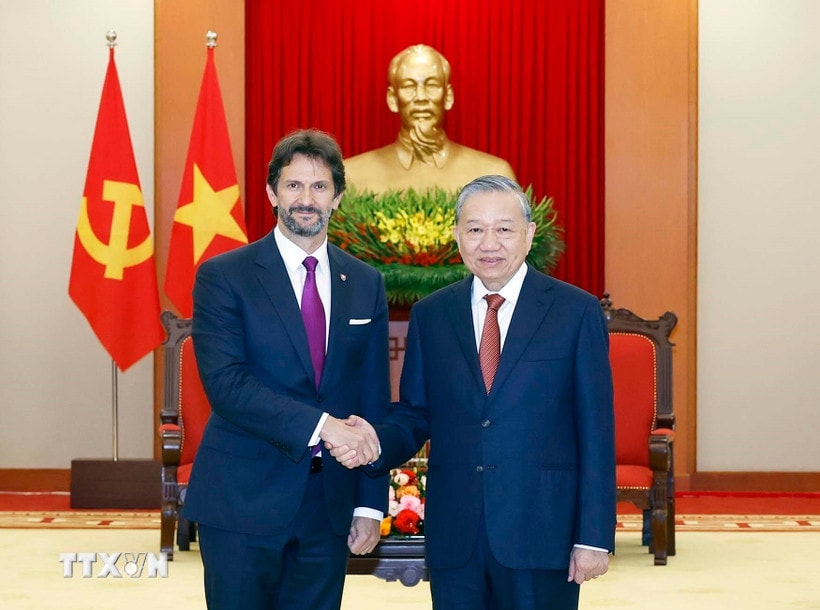 Tổng Bí thư Tô Lâm tiếp ông Robert Kalinak, Phó Thủ tướng, Bộ trưởng Quốc phòng Slovakia. (Ảnh: Thống Nhất/TTXVN)