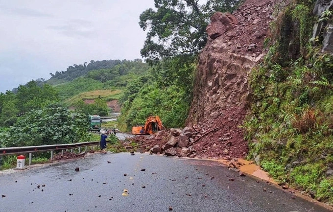 Tập trung ứng phó mưa lũ, đặt nhiệm vụ bảo đảm an toàn tính mạng cho Nhân dân lên trên hết, trước hết- Ảnh 1. Tập trung ứng phó mưa lũ, đặt nhiệm vụ bảo đảm an toàn tính mạng cho Nhân dân lên trên hết, trước hết- Ảnh 1.