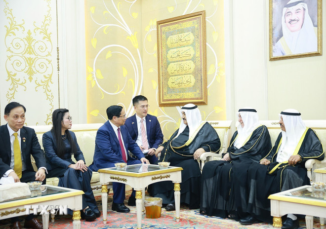 Thủ tướng Phạm Minh Chính và Phu nhân gặp nguyên Thủ tướng Kuwait Nasser Al-Mohammed Al-Ahmad Al-Sabah. (Ảnh: Dương Giang/TTXVN) ttxvn-thu-tuong-gap-cuu-thu-tuong-kuwait5.jpg