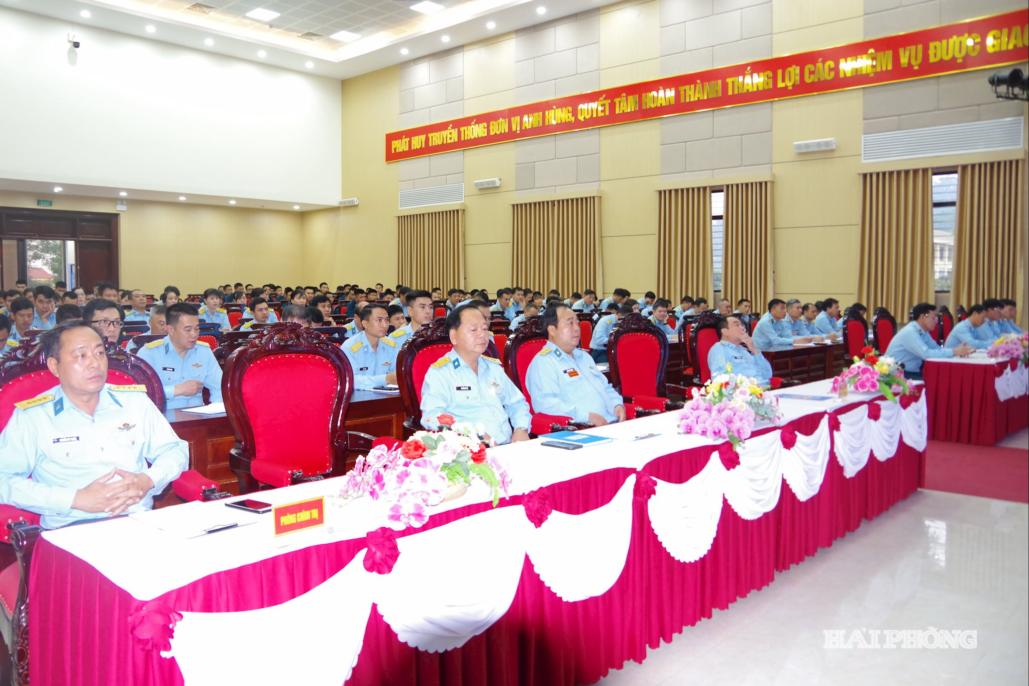 Các đại biểu dự Lễ phát động phong trào thi đua.
