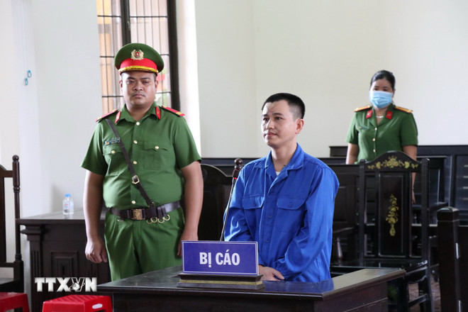 Bị cáo Thạch Nga tại phiên tòa xét xử. (Ảnh: Thanh Hòa/TTXVN) ttxvn-vinh-long-tuyen-an-3-bi-cao-loi-dung-cac-quyen-tu-do-dan-chu-xam-pham-loi-ich-cua-nha-nuoc-8415350-1.jpg