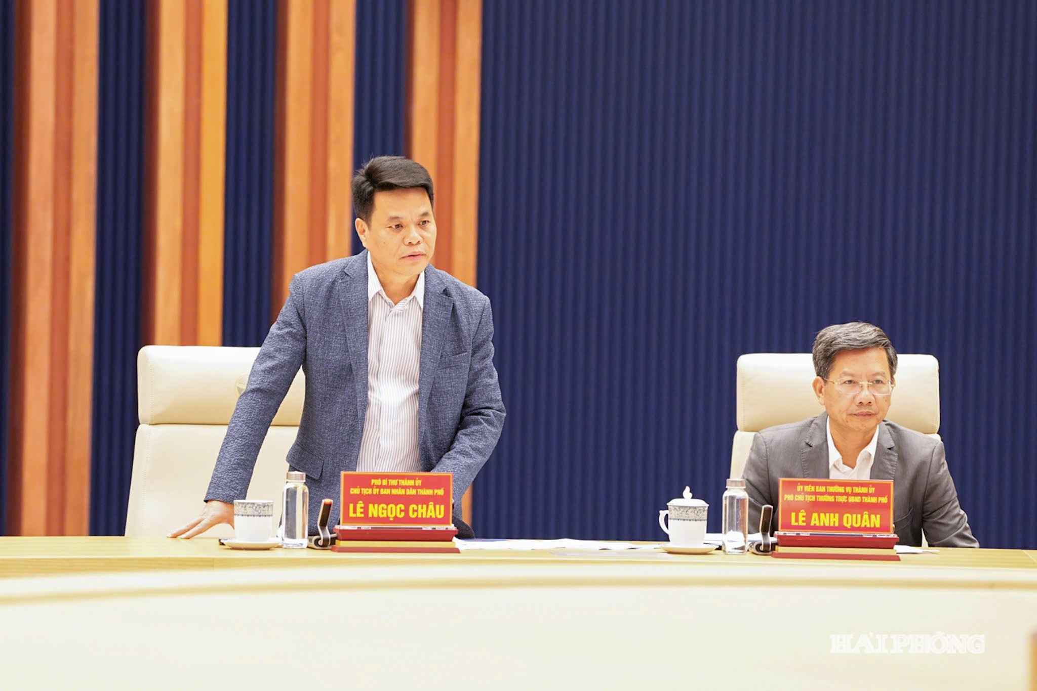Đồng chí Lê Ngọc Châu, Phó bí thư Thành ủy, Chủ tịch UBND thành phố phát biểu tại hội nghị.