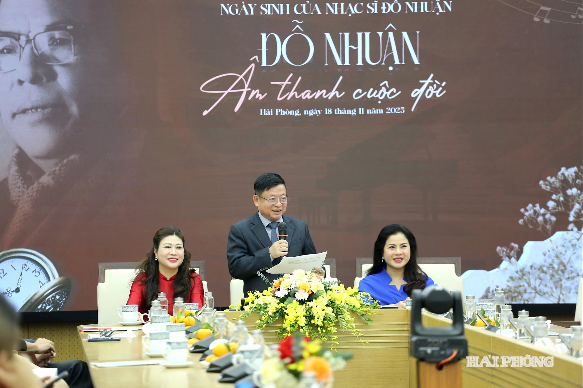 Der Komponist Do Hong Quan, Sohn des verstorbenen Komponisten Do Nhuan, hielt eine Rede.