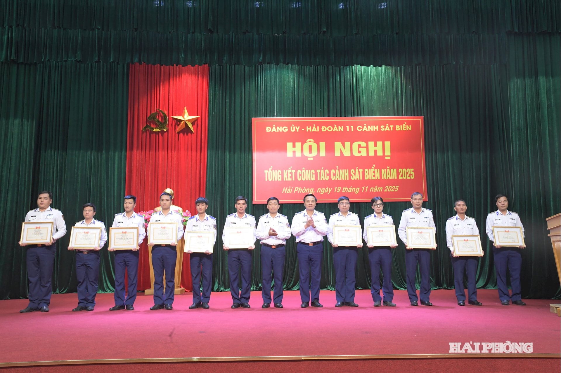 Lãnh đạo Hải đoàn 11 khen thưởng các tập thể, cá nhân có thành tích xuất sắc