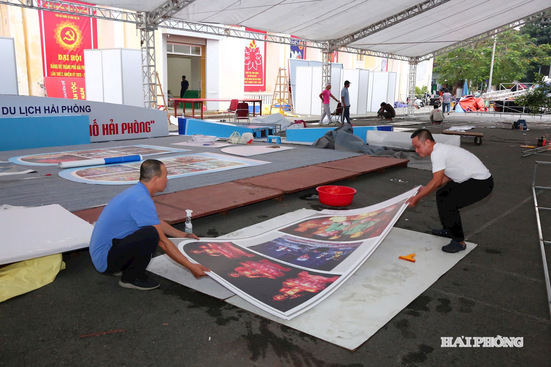 មន្ត្រី និងបុគ្គលិកនៃមជ្ឈមណ្ឌលវប្បធម៌ រោងកុន និងពិព័រណ៍ ផ្តោតការយកចិត្តទុកដាក់ខ្ពស់លើការបំពេញនូវវត្ថុតាំងបង្ហាញ។