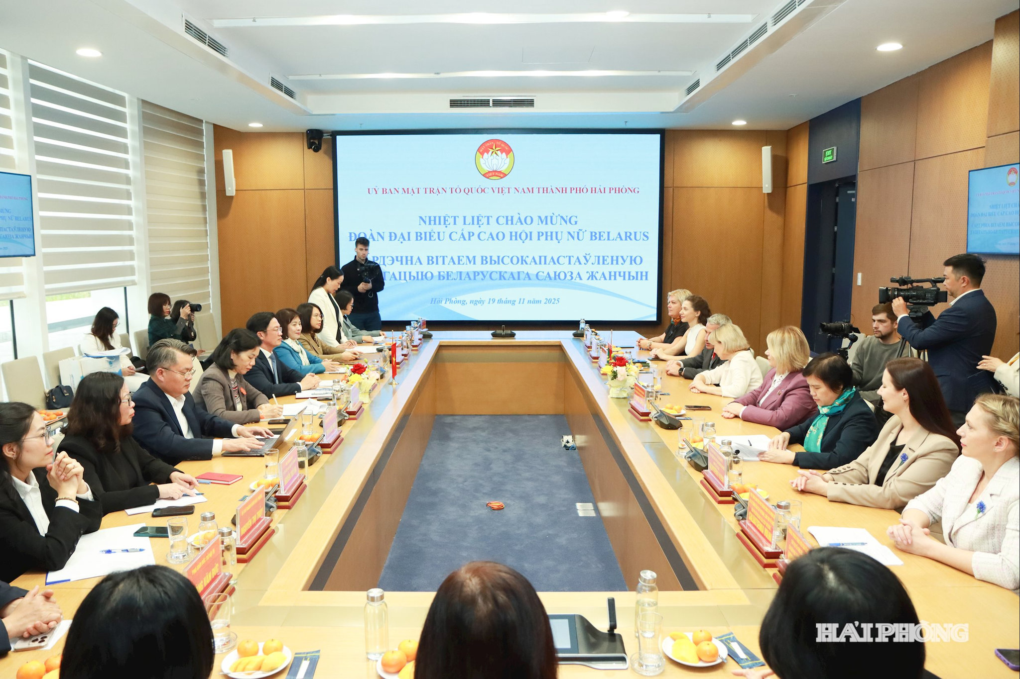 Quang cảnh cuộc làm việc