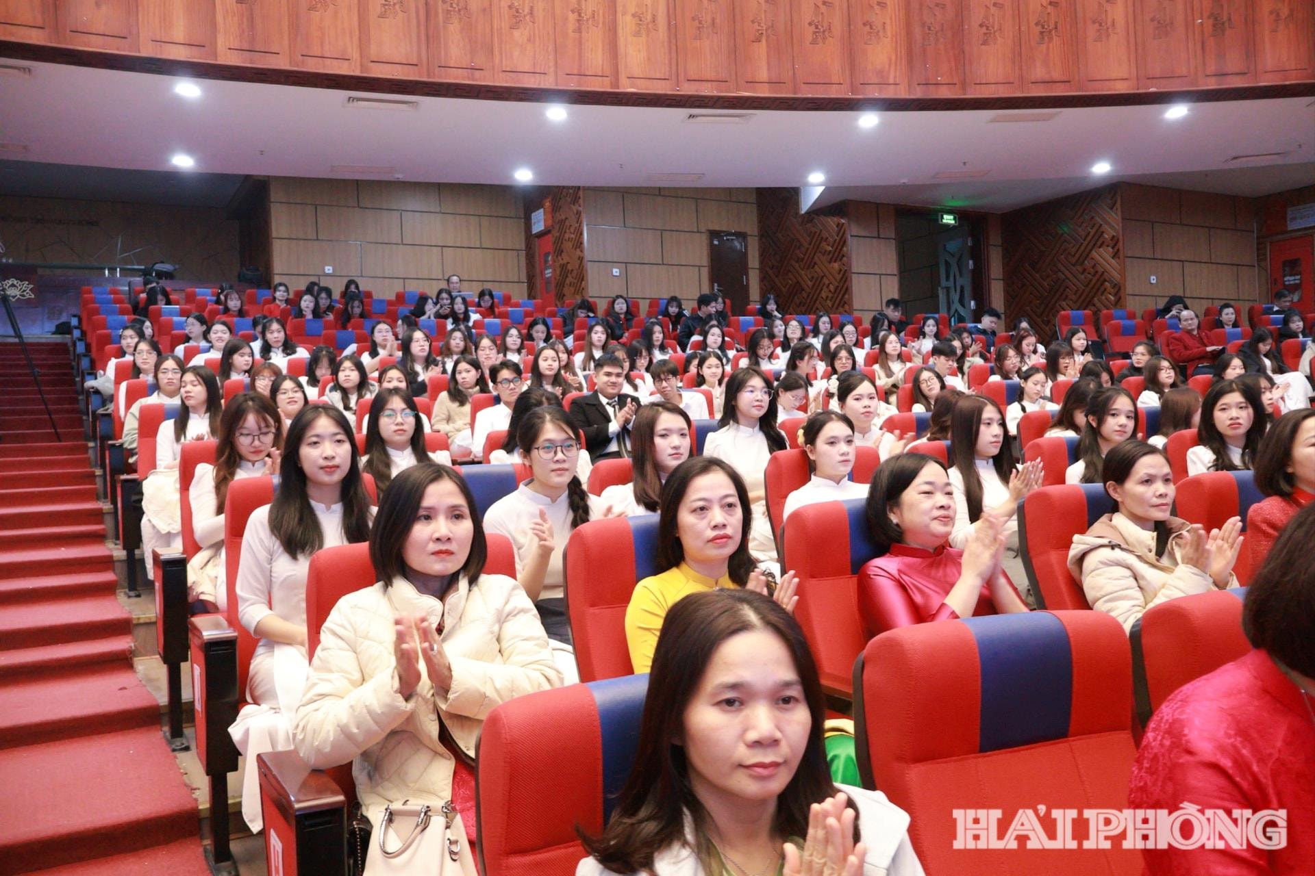 Trường Đại học Hải Dương có hơn 400 viên chức, người lao động và 9.500 học viên, sinh viên.