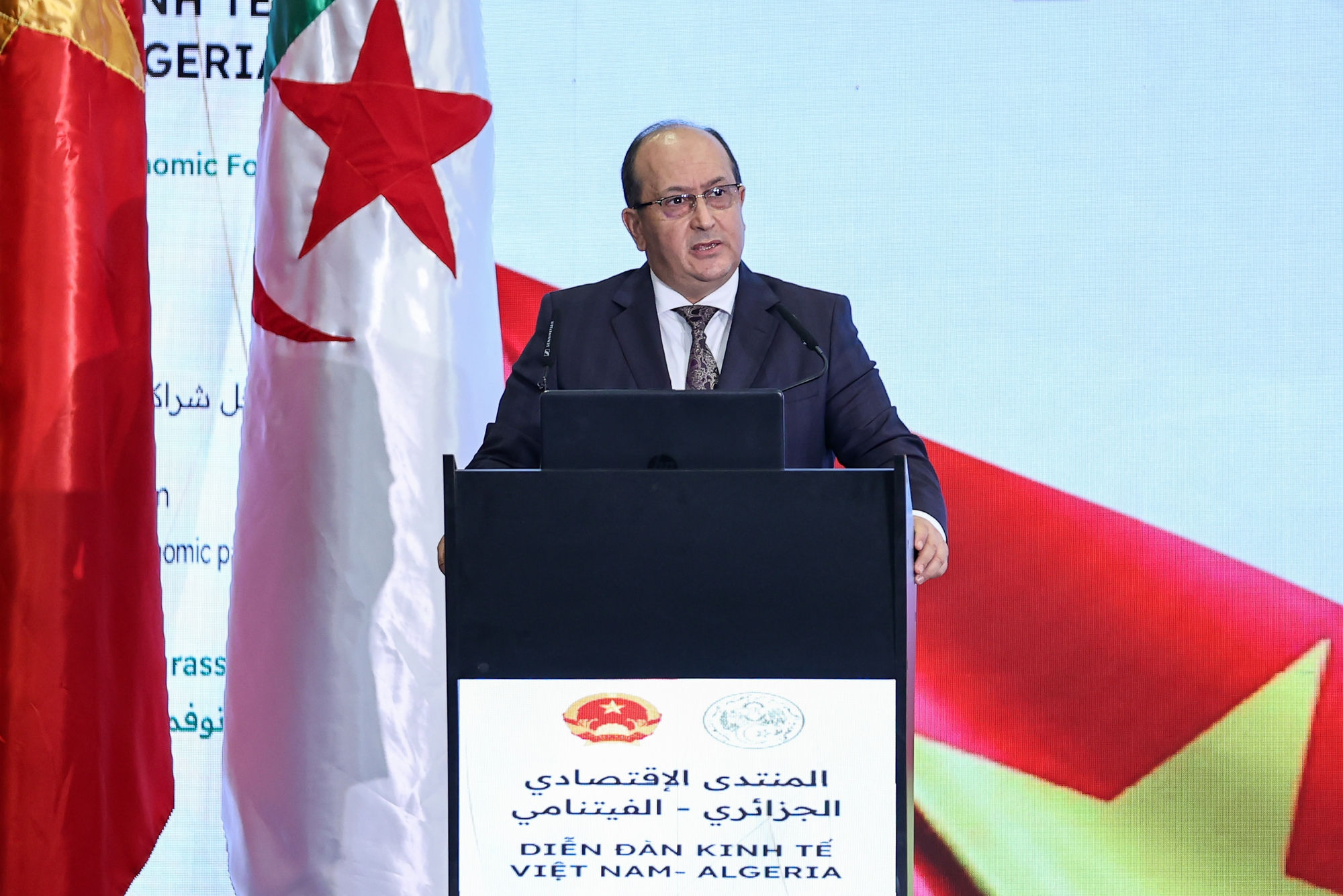 Thủ tướng mời gọi doanh nghiệp Việt Nam đầu tư tại Algeria để xuất khẩu sang 3 châu lục- Ảnh 3. Thủ tướng mời gọi doanh nghiệp Việt Nam đầu tư tại Algeria để xuất khẩu sang 3 châu lục- Ảnh 3.