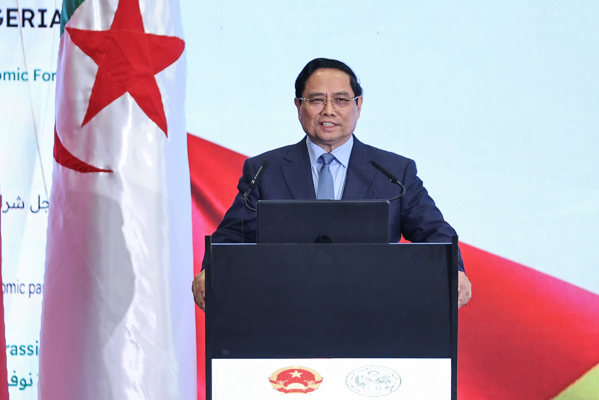 Thủ tướng mời gọi doanh nghiệp Việt Nam đầu tư tại Algeria để xuất khẩu sang 3 châu lục- Ảnh 2. Thủ tướng mời gọi doanh nghiệp Việt Nam đầu tư tại Algeria để xuất khẩu sang 3 châu lục- Ảnh 2.