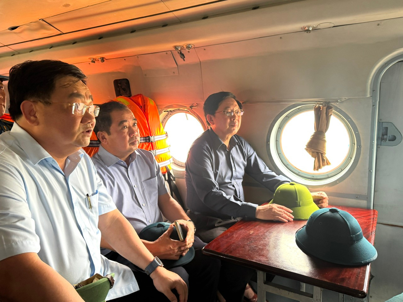 Phó Thủ tướng Hồ Quốc Dũng kiểm tra công tác ứng phó khẩn cấp mưa lũ tại Khánh Hòa- Ảnh 1. Phó Thủ tướng Hồ Quốc Dũng kiểm tra công tác ứng phó khẩn cấp mưa lũ tại Khánh Hòa- Ảnh 1.