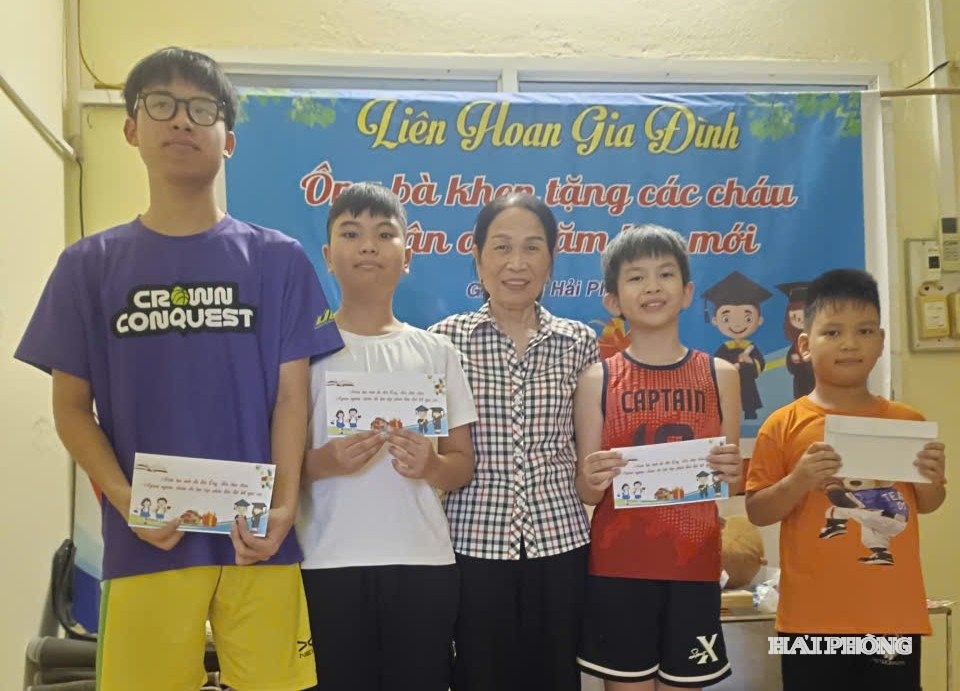 gia-dinh-ba-hoa.jpg