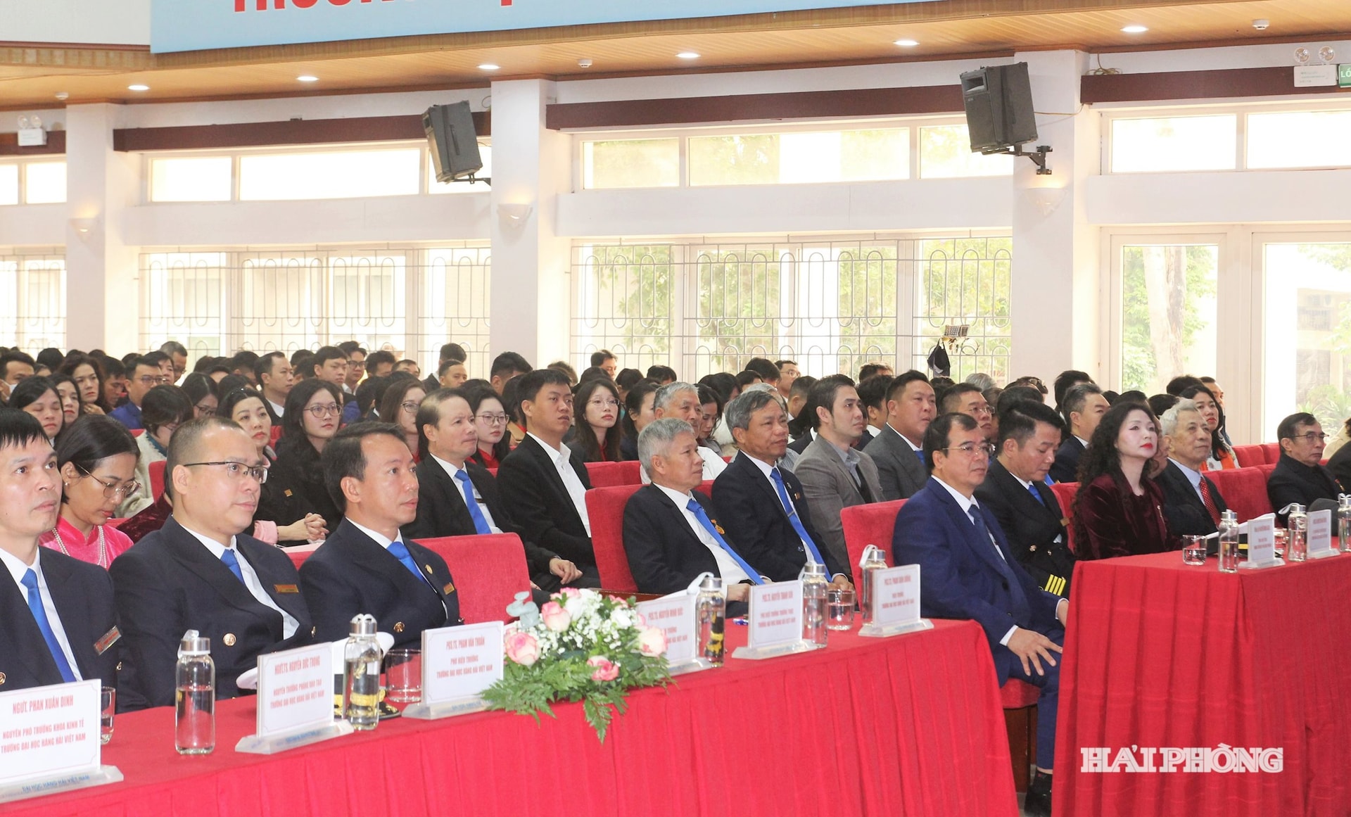 Các đại biểu dự lễ kỷ niệm.