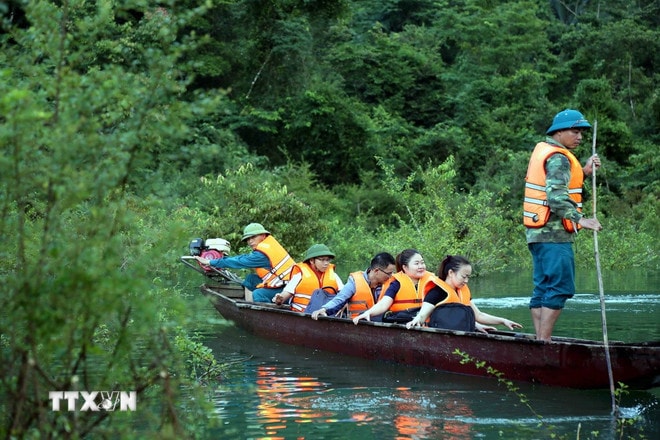 ttxvn-2010-day-chu-dong-bao-ruc-2.jpg