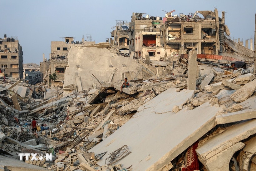 Cảnh đổ nát sau xung đột tại khu vực Sheikh Radwan, phía Bắc thành phố Gaza. (Ảnh: THX/TTXVN)
