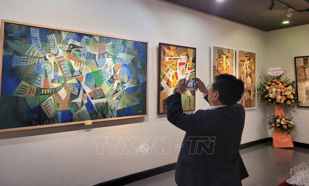 Tôn vinh giá trị di sản qua triển lãm Tôn vinh giá trị di sản qua triển lãm