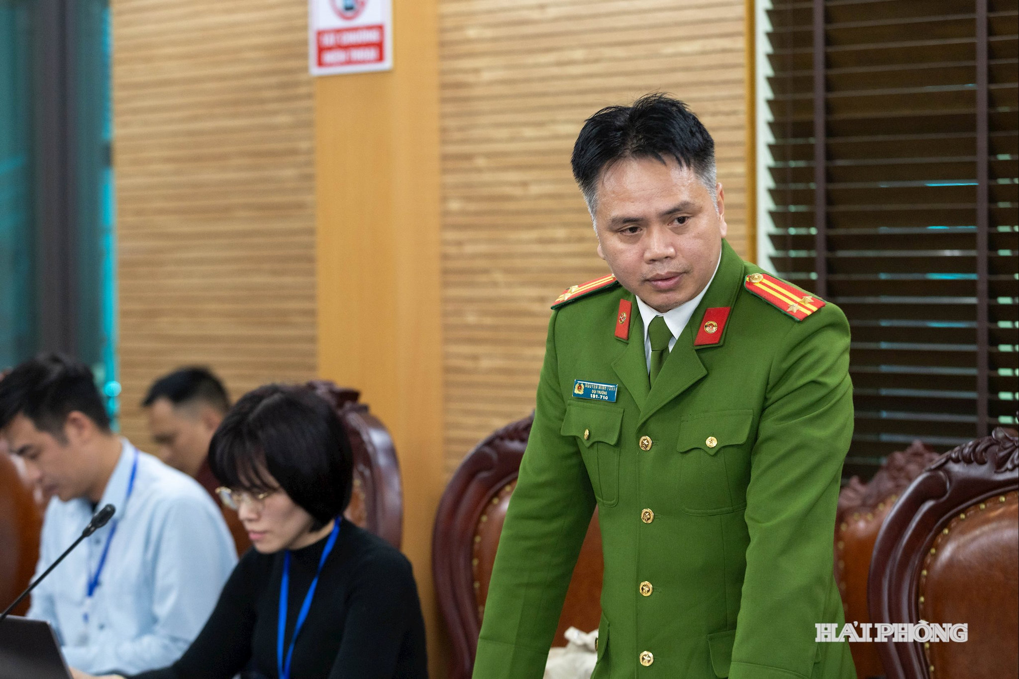 Công an xã Nam Sách thông tin đến các đại biểu về tình hình an ninh trật tự trên địa bàn xã.