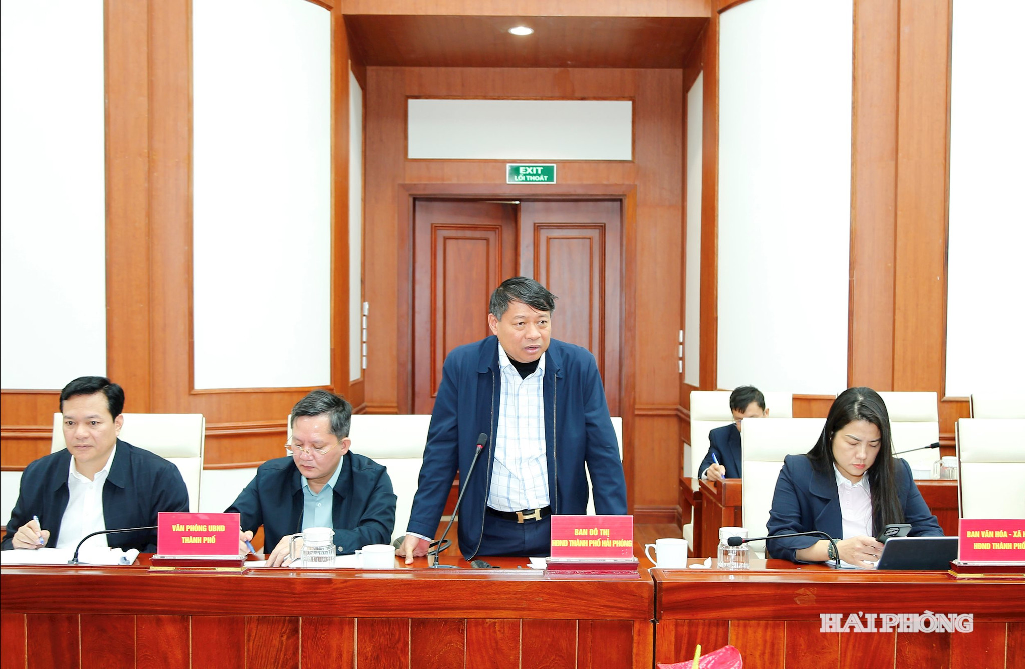 Lãnh đạo ban Đô thị HĐND thành phố phát biểu tại hội nghị