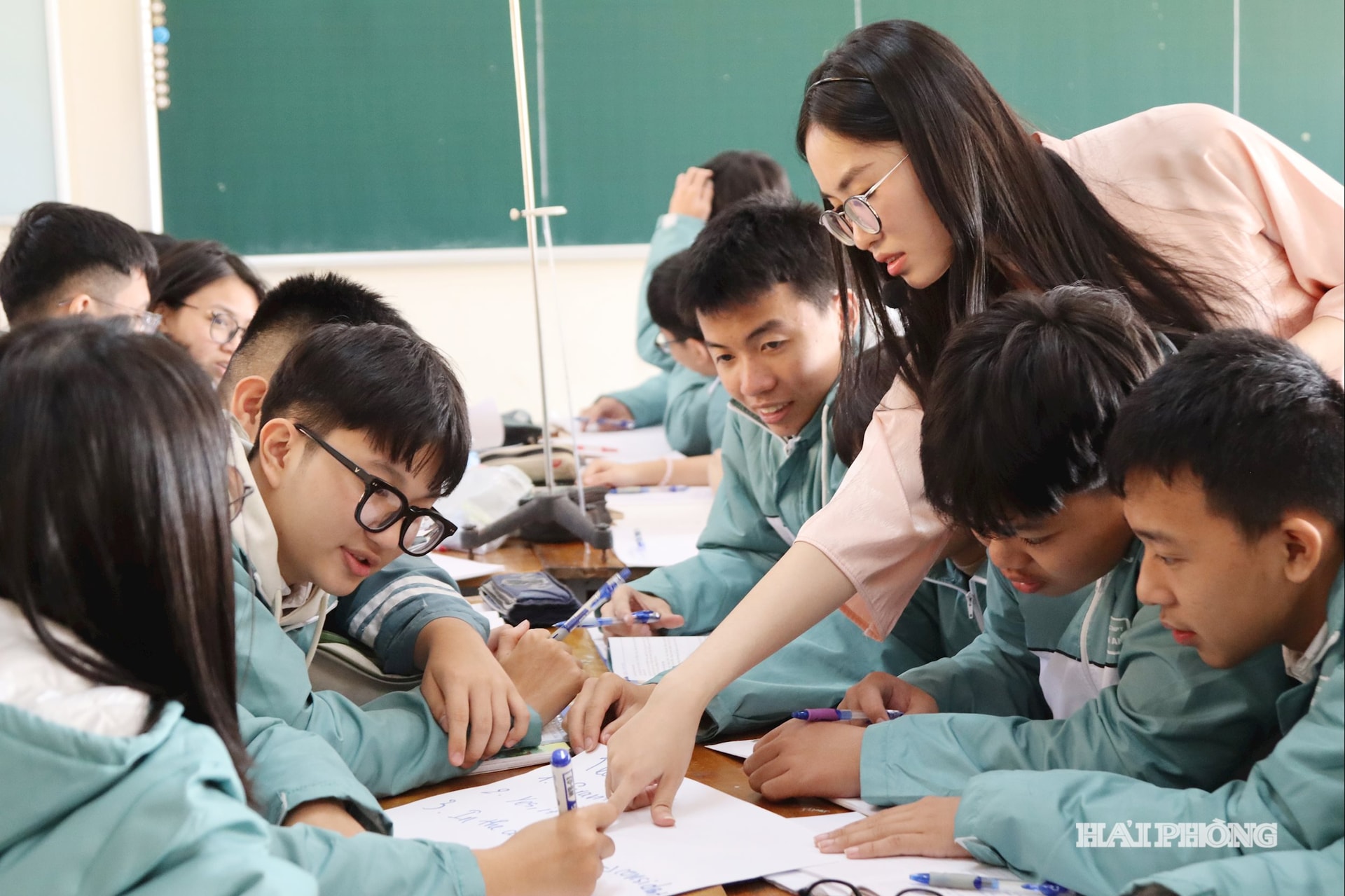 Giáo viên được chọn thí điểm dạy là giáo viên có năng lực ngoại ngữ tốt.