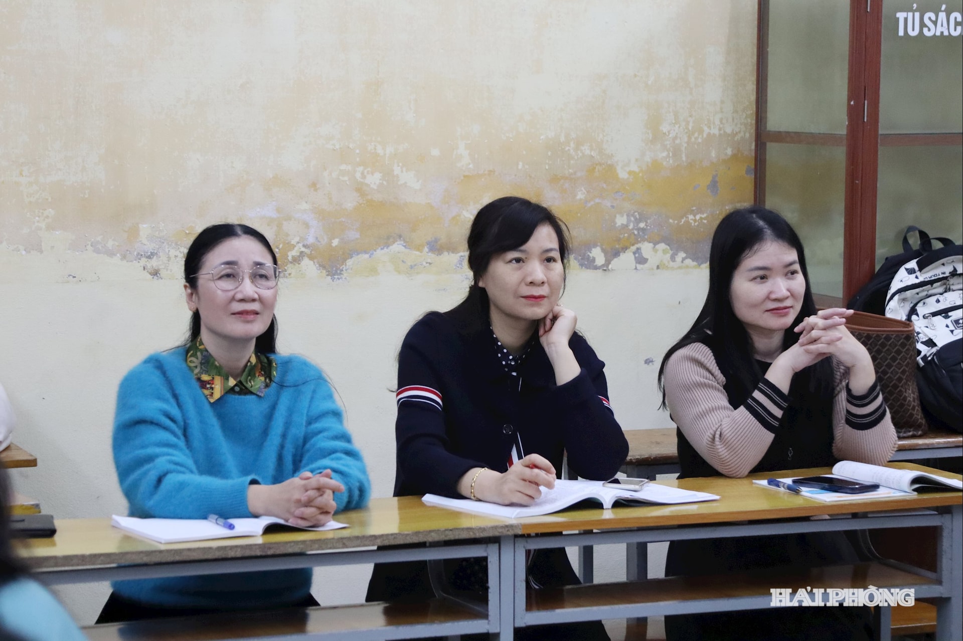 Ban Giám hiệu dự từng tiết dạy để rút kinh nghiệm chuyên môn toàn trường.