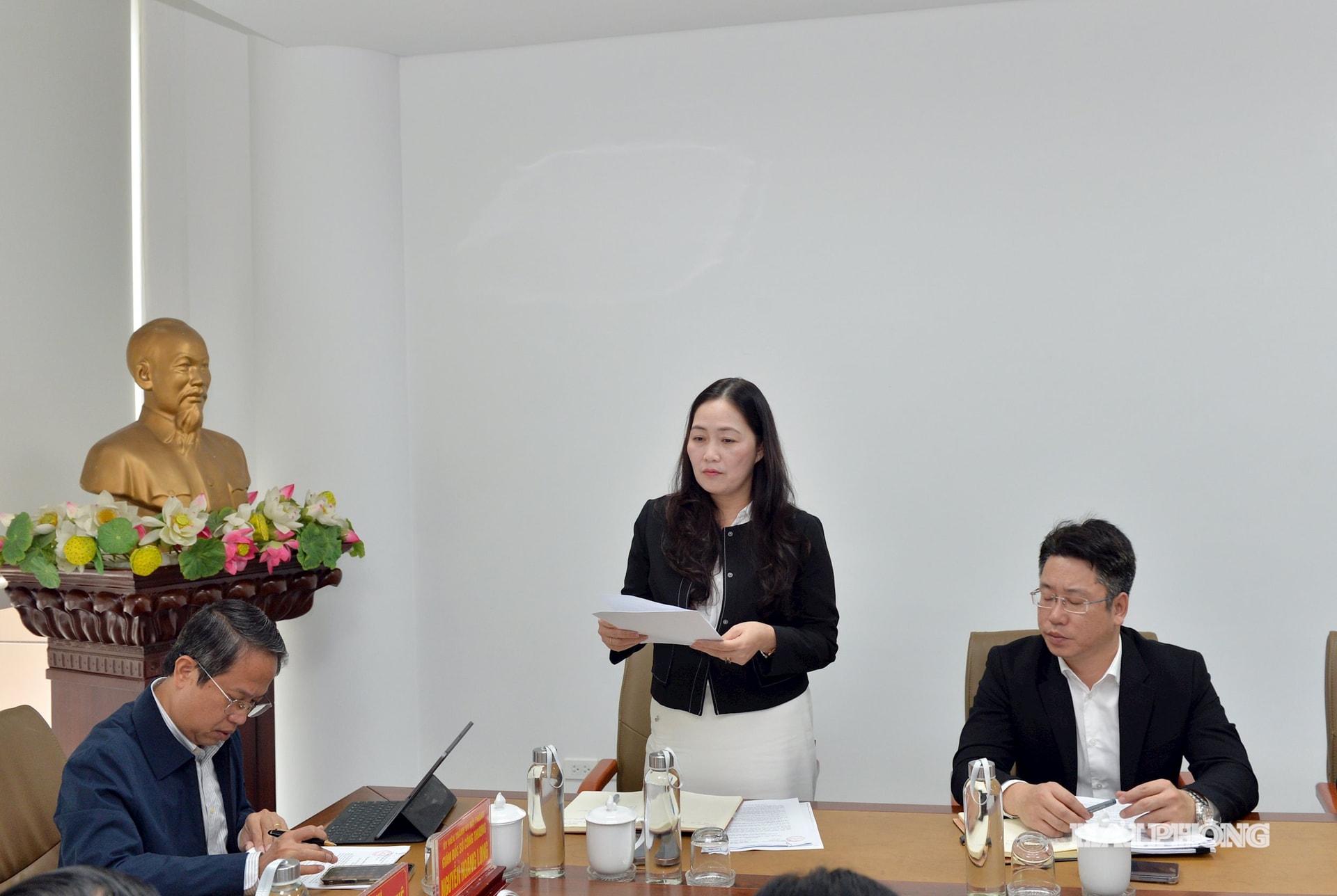 산업통상부 장관들은 도시 내 시장 운영 현황을 보고했습니다.