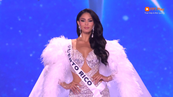 Puerto Rico lộng lẫy với đầm ánh bạc và áo choàng lông vũ.