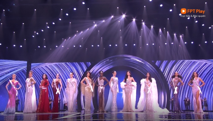 Top 12 trình diễn.