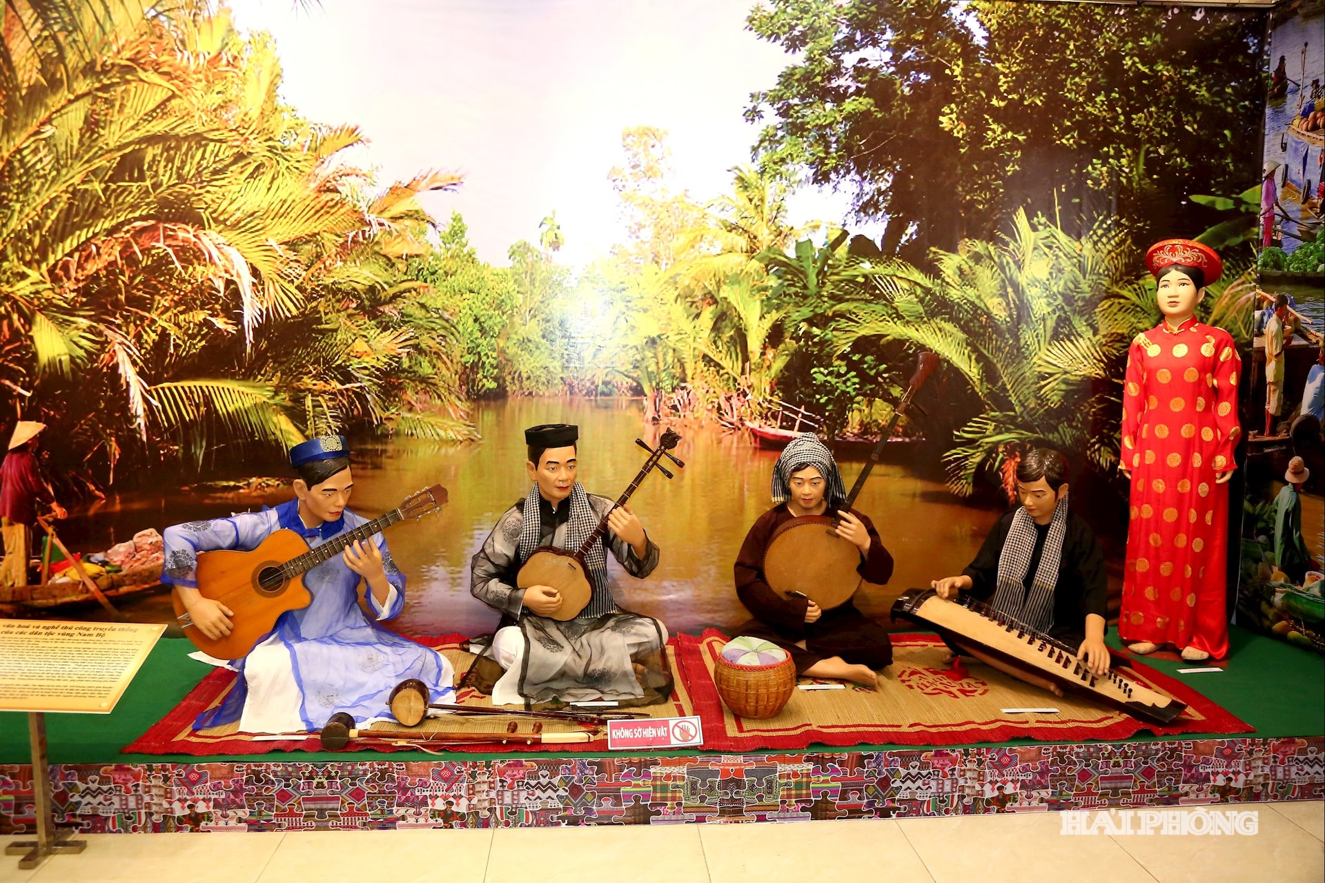 Simulace kostýmů etnických skupin v regionu Jižní centrální Anglie