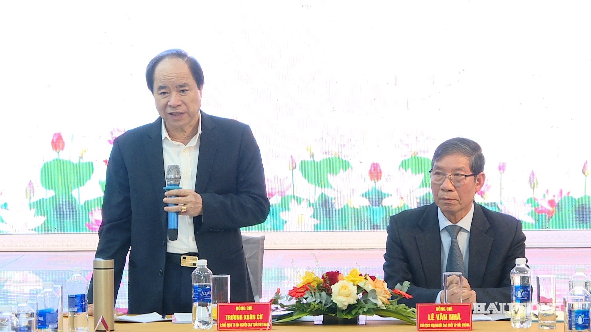 החבר טרונג שואן קו, סגן הנשיא הקבוע של אגודת הקשישים של וייטנאם, דיבר.