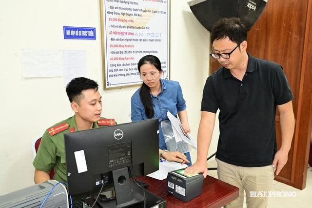 cong-an-thanh-pho-lam-thu-tuc.jpg