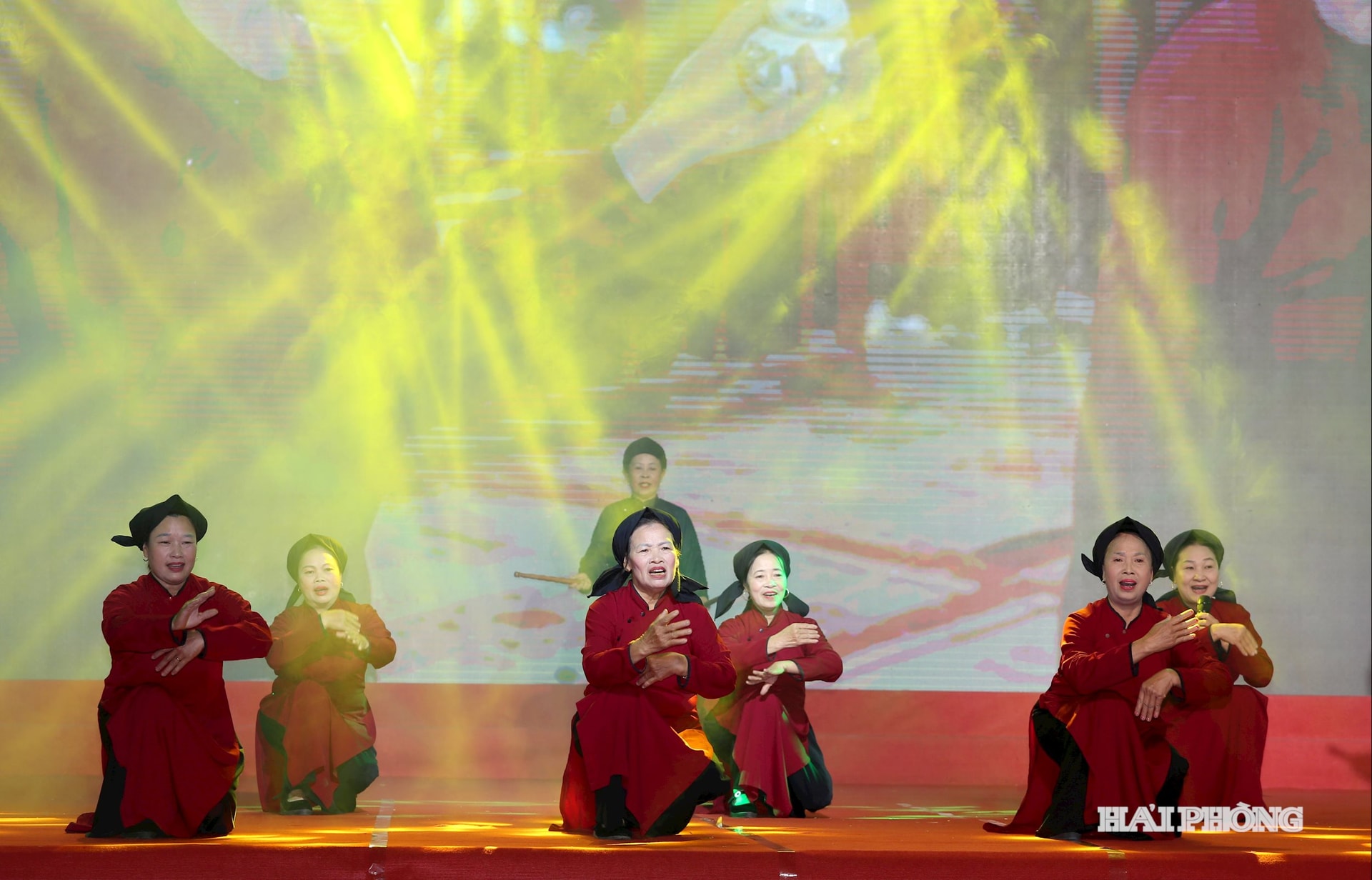 Выступления участников Фестиваля традиционных народных творческих коллективов