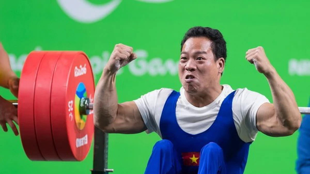 Lực sĩ Lê Văn Công nhận vinh dự lớn trước thềm ASEAN Para Games 2025 - Ảnh 2. Lực sĩ Lê Văn Công nhận vinh dự lớn trước thềm ASEAN Para Games 2025 - Ảnh 2.