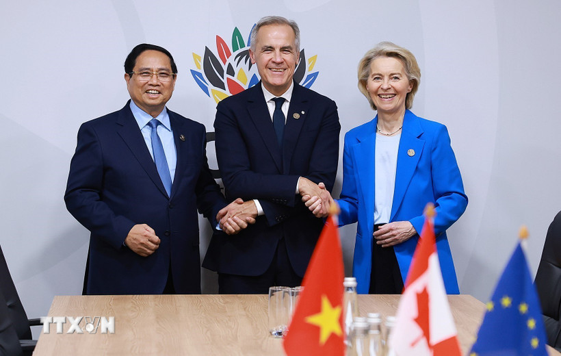 Thủ tướng Phạm Minh Chính tham dự cuộc gặp giữa Thủ tướng Canada Mark Carney và Chủ tịch Ủy ban châu Âu (EU) Ursula von der Leyen về Hiệp định Đối tác Toàn diện và Tiến bộ xuyên Thái Bình Dương (CPTPP). (Ảnh: Dương Giang/TTXVN)