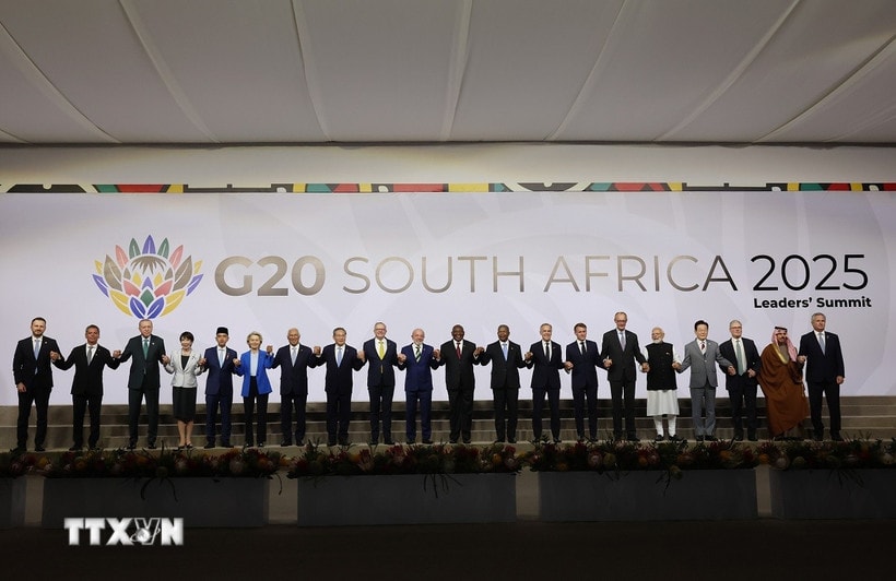Các nhà lãnh đạo chụp ảnh chung tại Hội nghị thượng đỉnh G20 ở Johannesburg, Nam Phi. (Ảnh: Anadolu Agency/TTXVN)