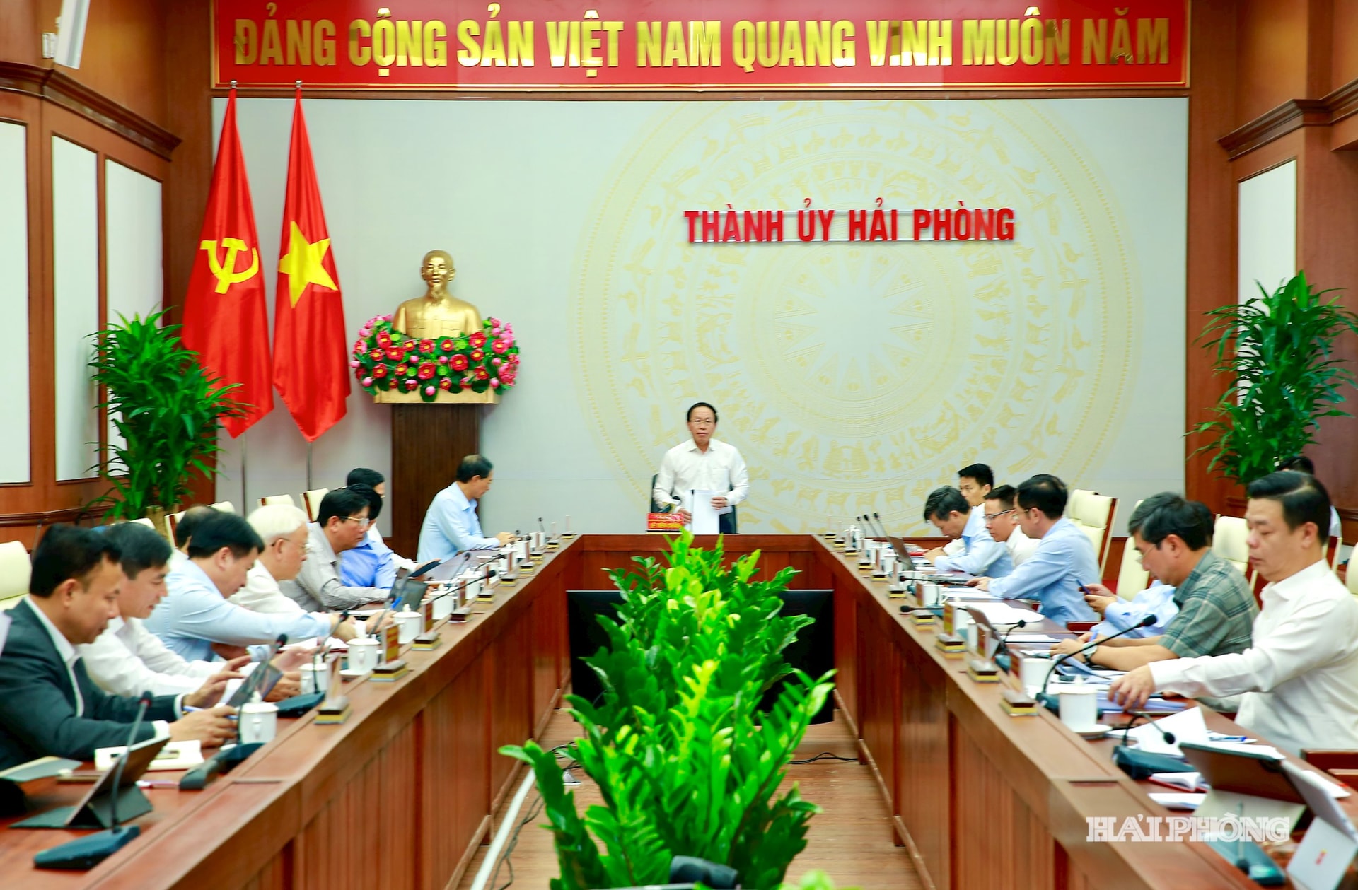 Đồng chí Lê Tiến Châu, Uỷ viên Trung ương Đảng, Bí thư Thành uỷ, Trưởng đoàn đại biểu Quốc hội Hải Phòng, Trưởng Ban chỉ đạo của Thành uỷ về công tác bâu cử phát biểu kết lluận cuộc họp.