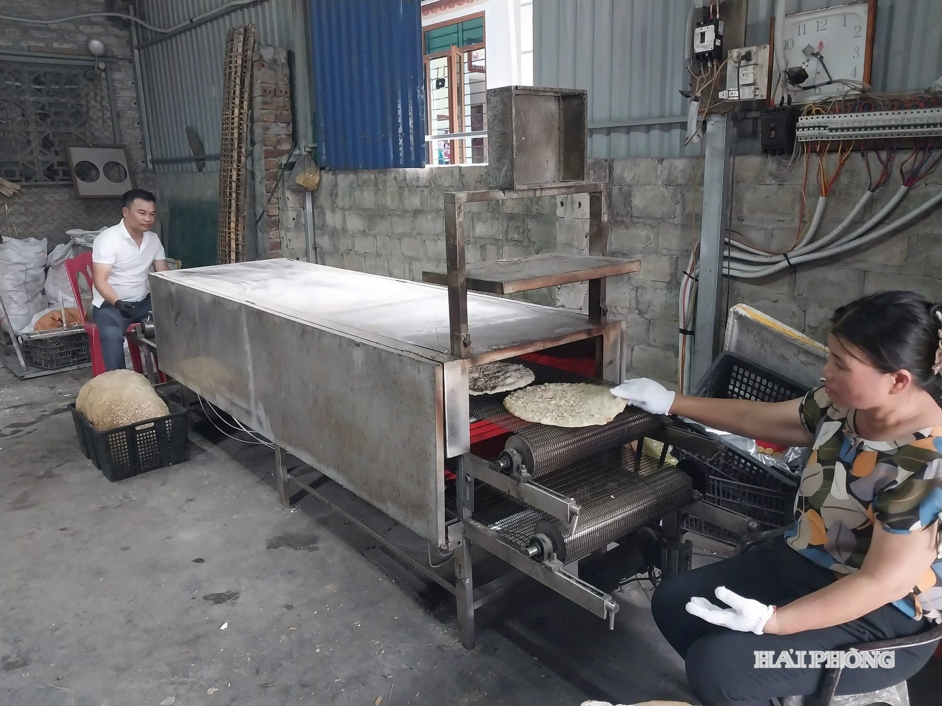 بسیاری از خانوارها هنوز روش‌های سنتی فرآوری را همراه با پیشرفت‌های فنی برای افزایش بهره‌وری حفظ می‌کنند.