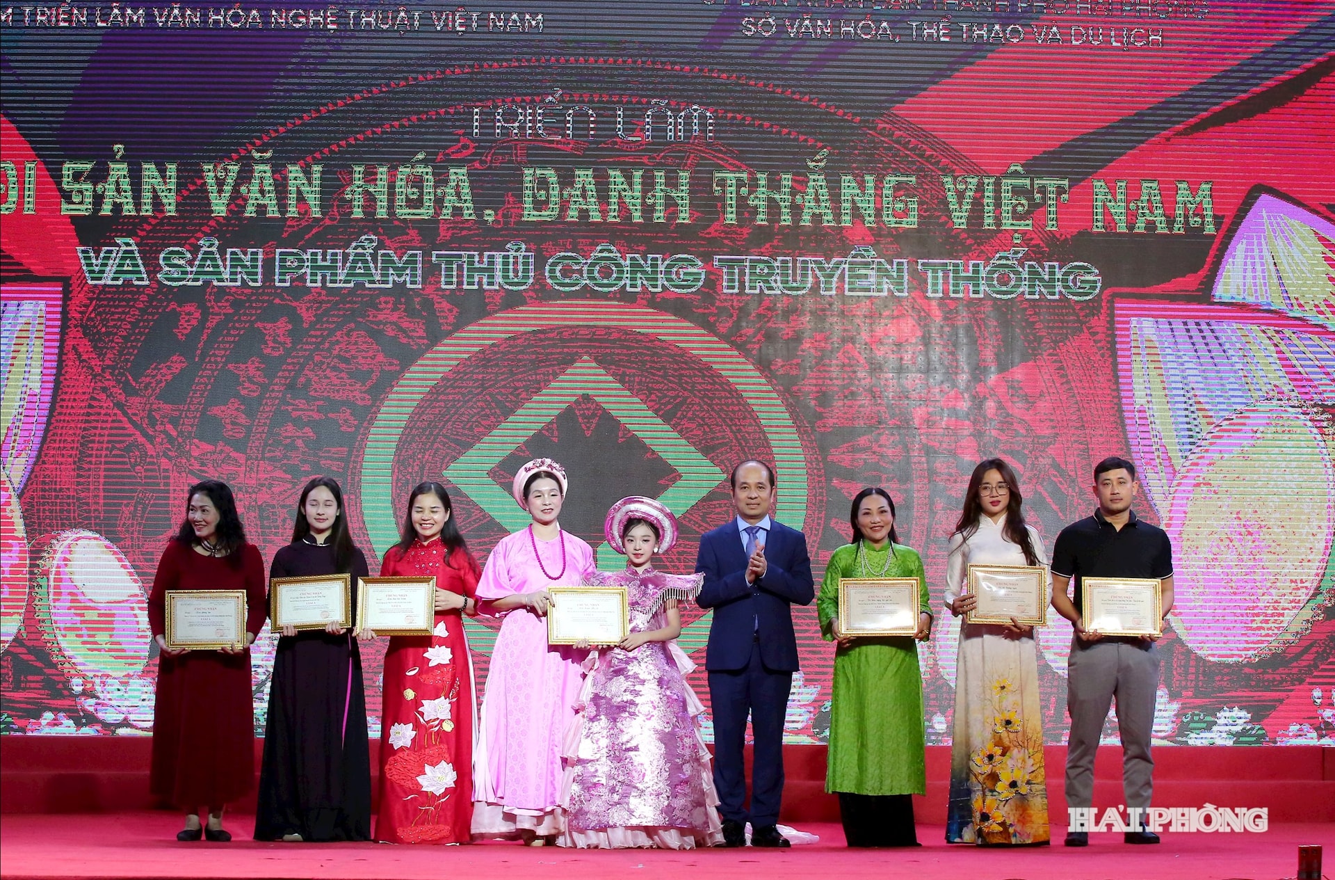 Düzenleme kurulu birincilik ödülünü verdi.